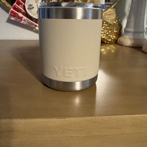 YETI Beige Tumbler with Metallic Base